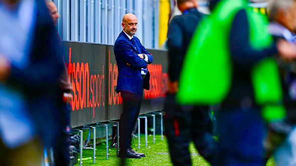 Gianluca Cameruccio  Senior Security Manager in FC Internazionale Milano sul campo da calcio