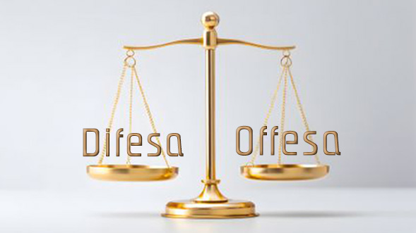 FT-legittima-difesa bilancia che rappresenta la legittima difesa, su un piatto minacci, sull'altro protezione